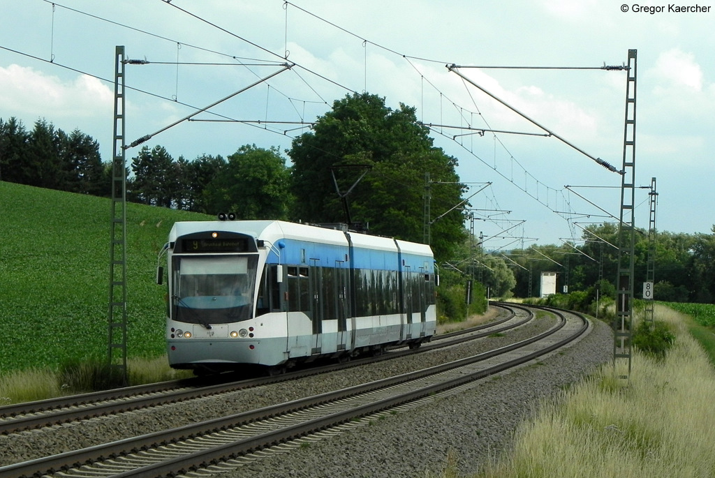 Wagen 1018 der Saarbahn im Dienst der AVG unterwegs als S9 von Mhlacker nach Bruchsal. Aufgenommen am 15.06.2011 bei Helmsheim.