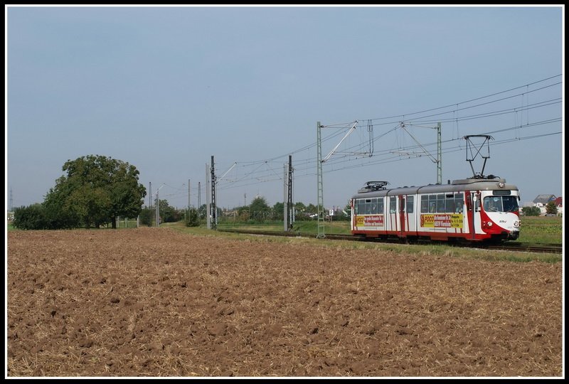 Wagen 105 erreicht gleich Edingen West. 07.09.2009