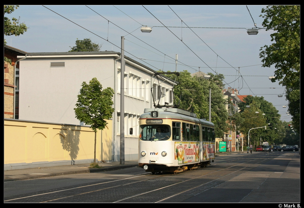Wagen 125 beim Ludwigshafener Krankenhaus. Aufgenommen am 18.06.10.