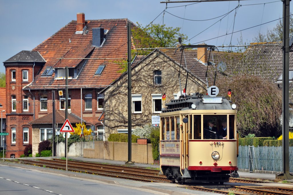 Wagen 129 als Maibaumexpress bei Heisede Langer Kamp (01.05.2013)
