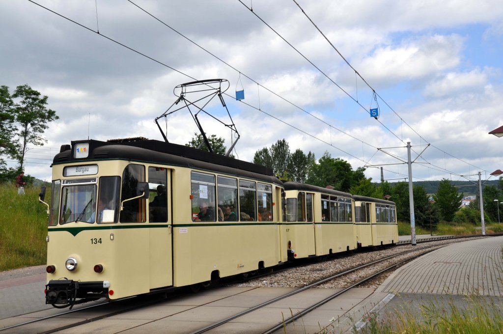 Wagen 134 in Jena zum 111 Jhrigen Jubilum von  JeNah  an der Haltestelle  Gleisdreieck Burgau  (02.06.2012)
