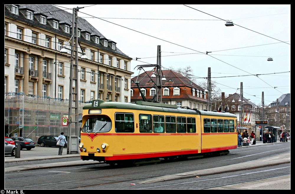Wagen 167 begegnete mir am 1.April 2010 am Hauptbahnhof. Er wurde zu berraschung aller Tramfans wieder in den Zustand der 70er Jahre versetzt. Die Stostange wurde Gelb lackiert und die Werbung entfernt. 








ACHTUNG! Ein kleiner Aprilscherz. ;-)