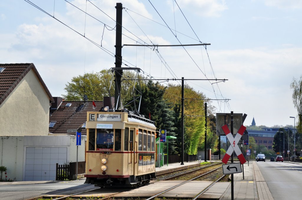 Wagen 178 als Maibaumexpress in Heisede Langer Kamp (01.05.2013)
