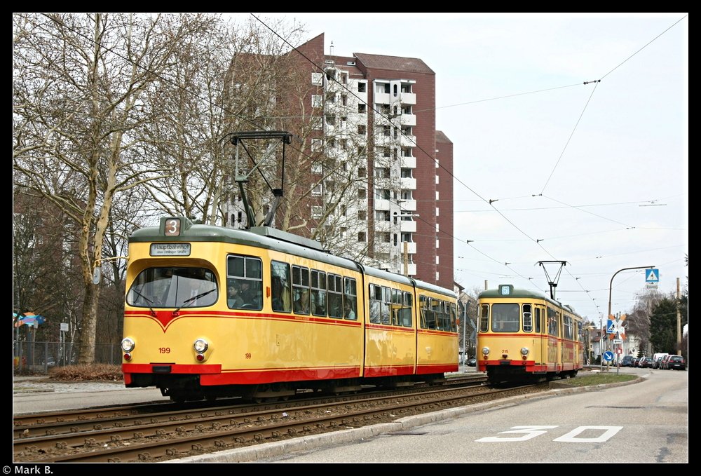 Wagen 199 und 215 kreuzen sich an der Forststrae. Aufgenommen am 20.03.10 bei einer Sonderfahrt.