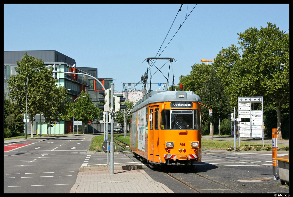 Wagen 200 passier hier die Station Bunsengymnasium. Aufgenommen am 06.09.10.