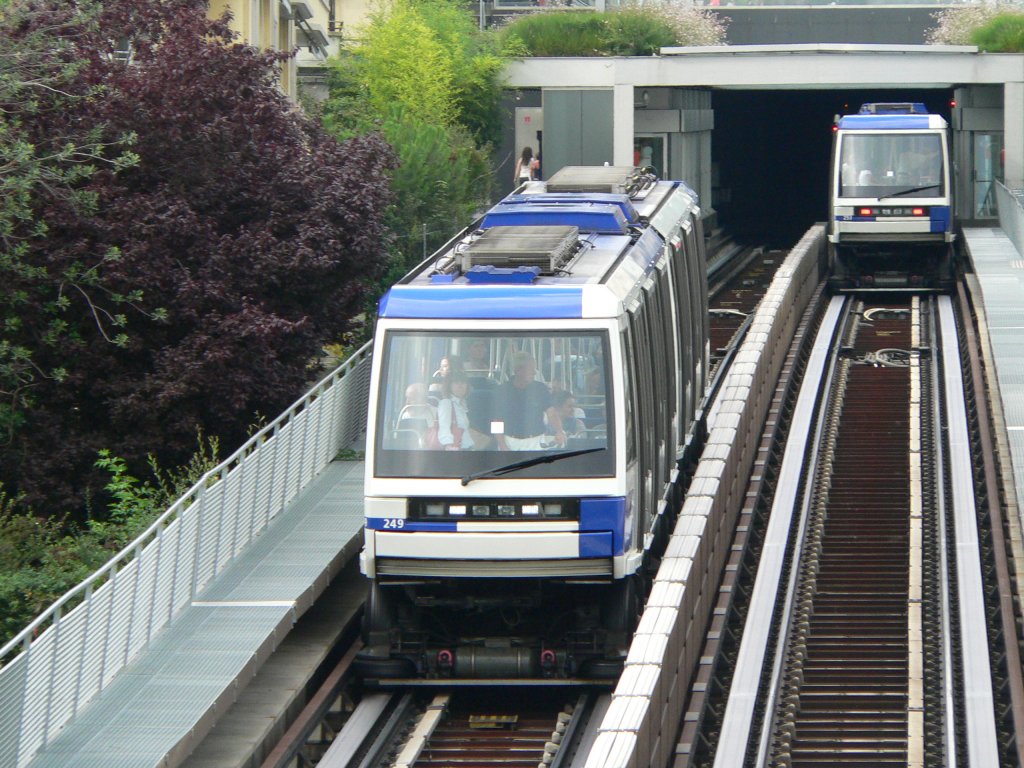 Wagen 249 auf der Metro-Linie m2 in Lausanne, 30.7.2011