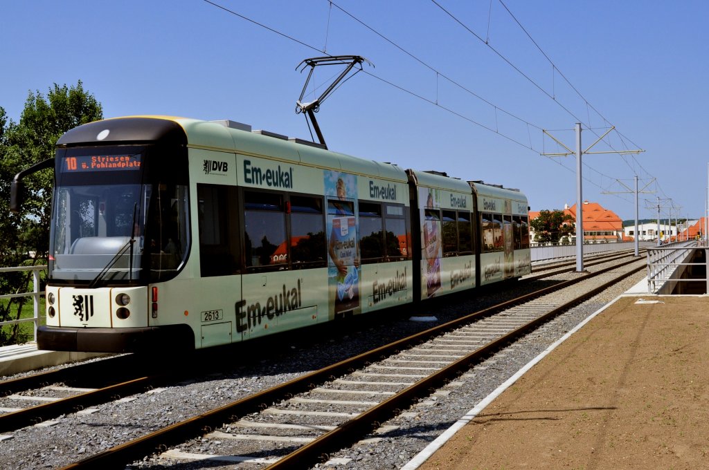 Wagen 2613 der DVB noch mit der alten Em-eukal Vollwerbung die inzwischen gelscht wurden ist.03.06.2011