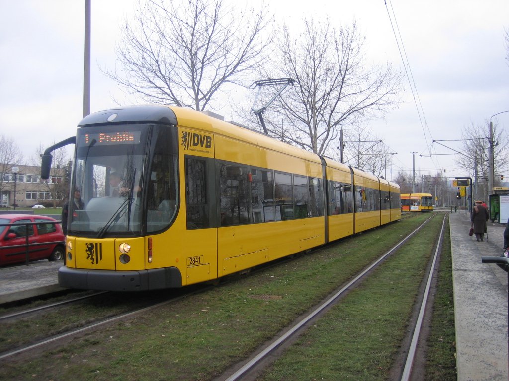 Wagen 2841 auf der Linie 1 am Albert-Wolf-Platz. Aufgenommen am: 11.01.2011