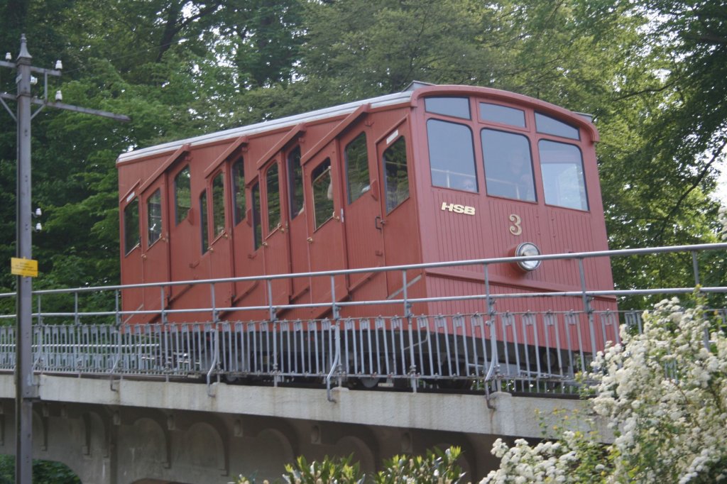 Wagen 3 der Heidelberger Bergbahn bei der Einfahrt in die Station Molkenkur.30.04.2011.