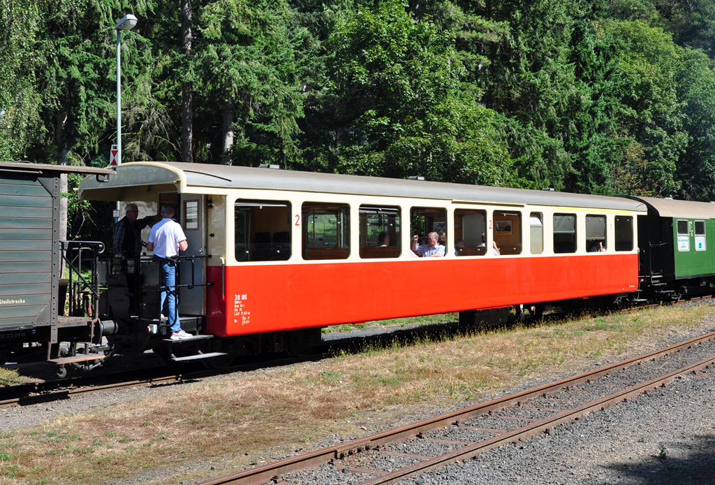 Wagen 38 ABi4, Baujahr 1956 der I.B.S. (Interessengemeinschaft Brohltal Schmalspurbahn e.V.) in Burgbrohl - 08.09.2012