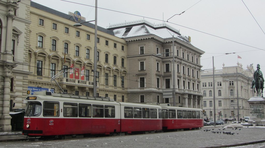 Wagen 4031 der Wiener Linien als Tram D (Hauptbahnhof-Nudorf) in Wien Schwarzenbergplatz (Mitte).(25.3.2013)