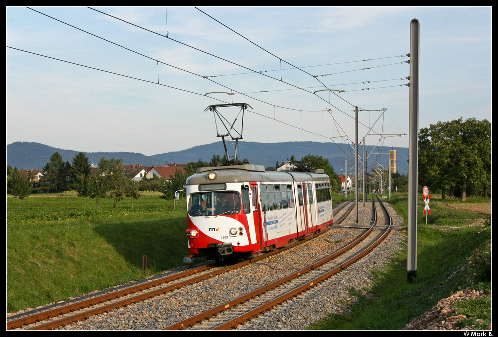 Wagen 4108 zwischen Edingen West und Neu-Edingen. Aufgenommen am 06.09.10.
