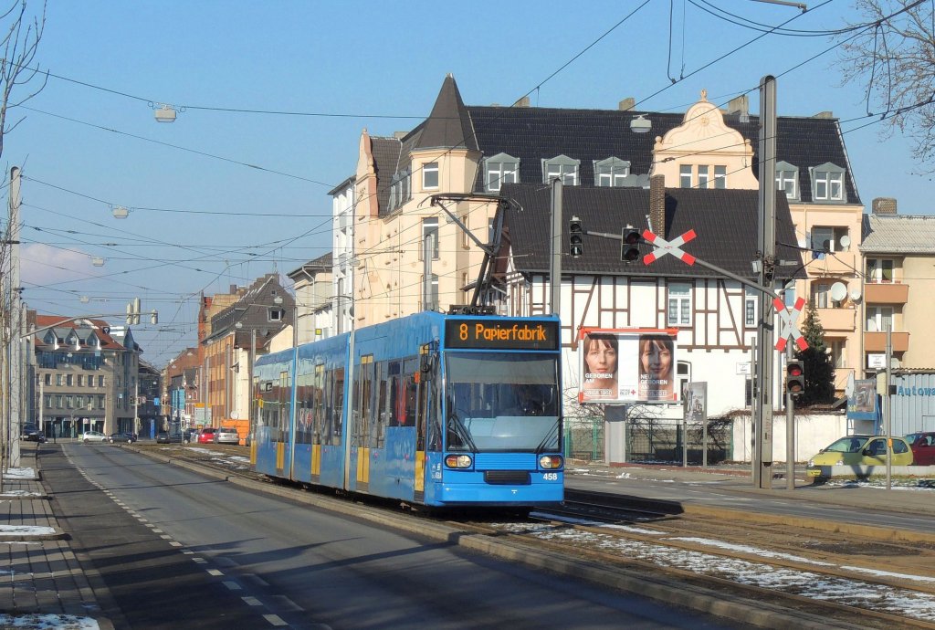 Wagen 458 kommt vom Leipziger Platz und fhrt weiter Richtung Kaufungen (10.02.13).
