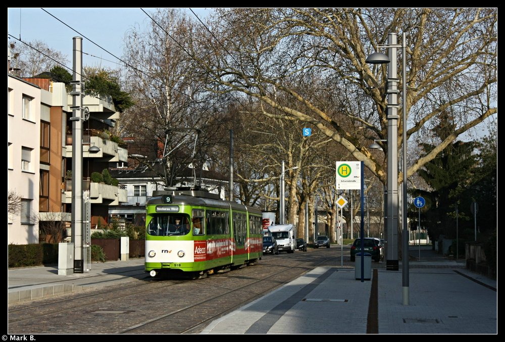 Wagen 518 fhrt am 23.Mrz.2010 durch den Stadtteil Neuostheim.