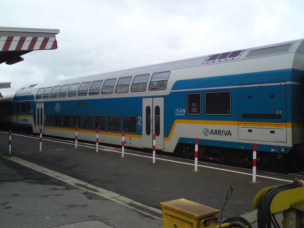 Wagen 55 80 26-75 606-1 D-VBG  DBpz mit ALX 87002 auf Gleis 1 am 15.05.2010 in Bahnhof Weiden (Oberpf) 

Zusammengestellt wahr der Zug aus 92 80 1223 061-3 D-VBG  ER20, 56 80 39-95 509-7 D-VBG  ABvmz, 56 80 85-95 155-2 D-VBG  BRmz, 55 80 26-75 606-1 D-VBG  DBpz, 56 80 84-94 063-0 D-VBG  ABvmdz
