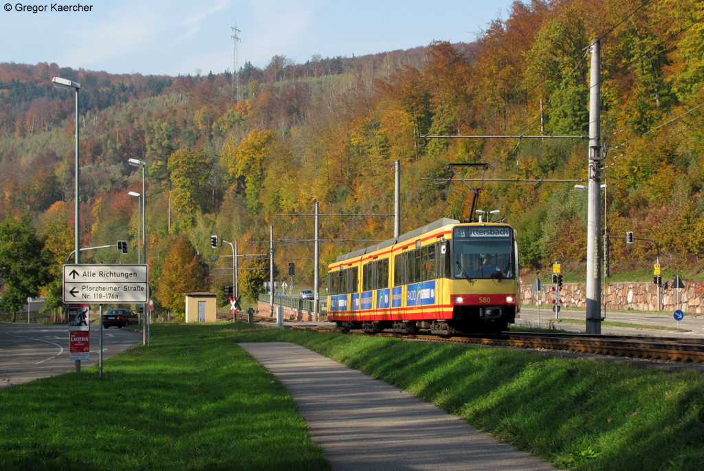 Wagen 580  Radio Regenbogen  als S11 nach Ittersbach kurz vor Busenbach. Aufgenommen am 30.10.2011.