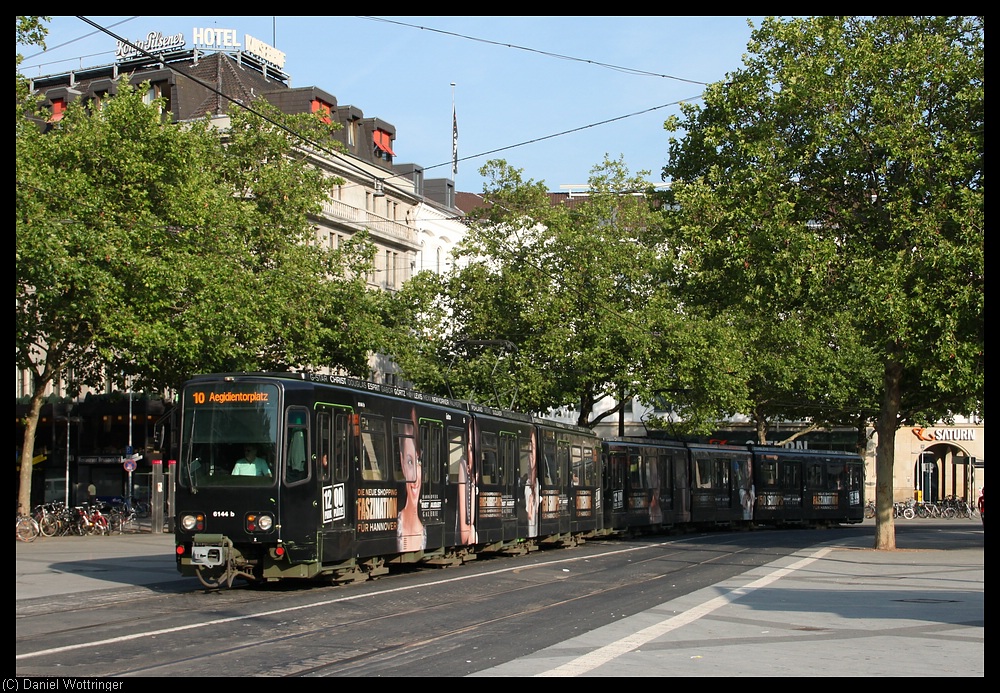 Wagen 6144 am 22. August 2010 auf dem Bahnhofsvorplatz.