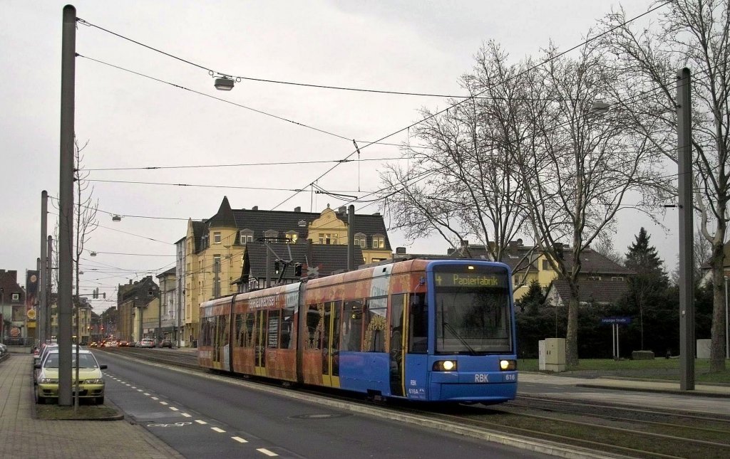 Wagen 616 hat den Leipziger Platz verlassen, passiert gerade die Wendeschleife Leipziger Strae und setzt seine Fahrt fort Richtung Papierfabrik (31.1.2013).