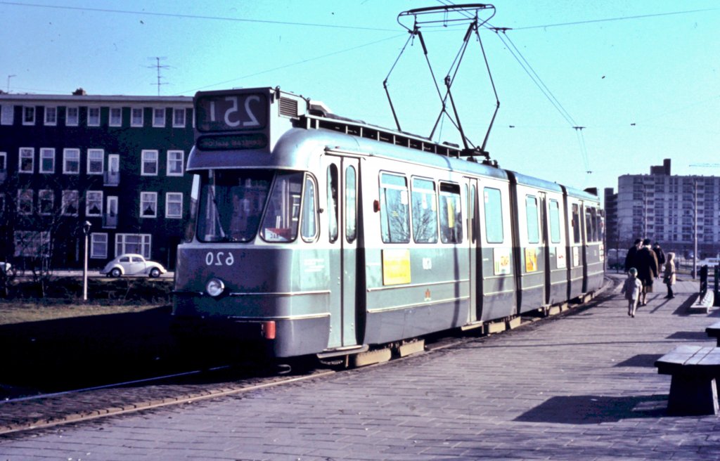 Wagen 620 mit linie 25 in Amsterdam, aufnahme ist ein diascan von etwa 1968.