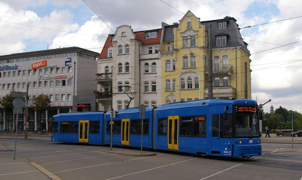 Wagen 655 der Linie 7 Richtung Ihringsh�user Strasse am Bahnhof Wilhelmsh�he (25.8.2012).