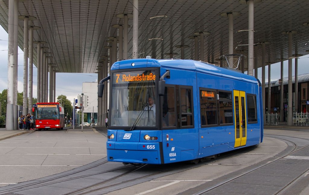 Wagen 655 Richtung Rolandstrasse verlsst den Bahnhof Wilhelmshhe (25.8.2012).