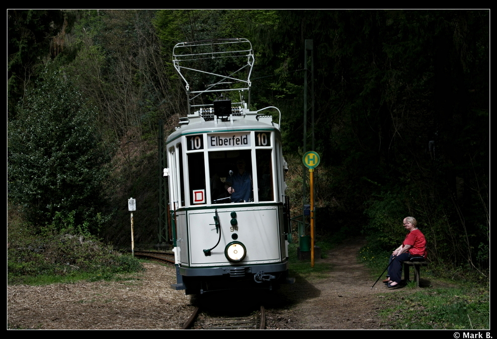 Wagen 94 steht in der Haltestelle Kaltenbach. Aufgenommen am 25.04.10