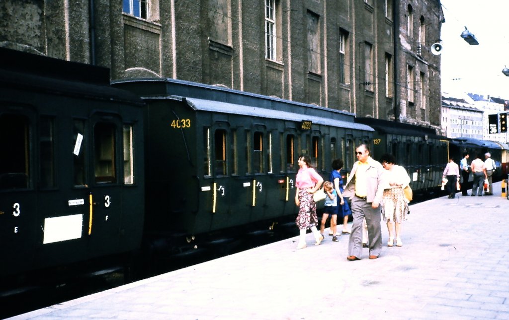 Wagen des DGEG-Museumszug aus Bochum-Dahlhausen im Pendelzug zum AW Freimann in Mnchen Hbf. am 25 Mai 1979.