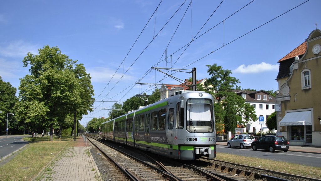 Wagen NR 2541 macht Werbung www.Messe.de Der Wagen fuhr am 04.06.2011 in der Hildesheimer Strae in Hannover Richtung Innenstadt.