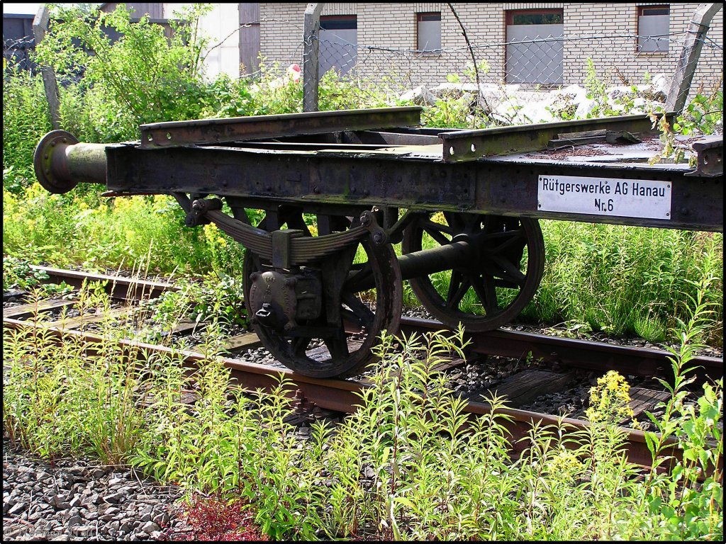 Wagen Nr.2 und 6 der Rtgerswerke AG Hanau abgestellt auf dem Sdgleis in Wilhelmshaven.Kommentare erwnscht,herkunft,nutzung,art bezeichnung,..., 01/07/2011