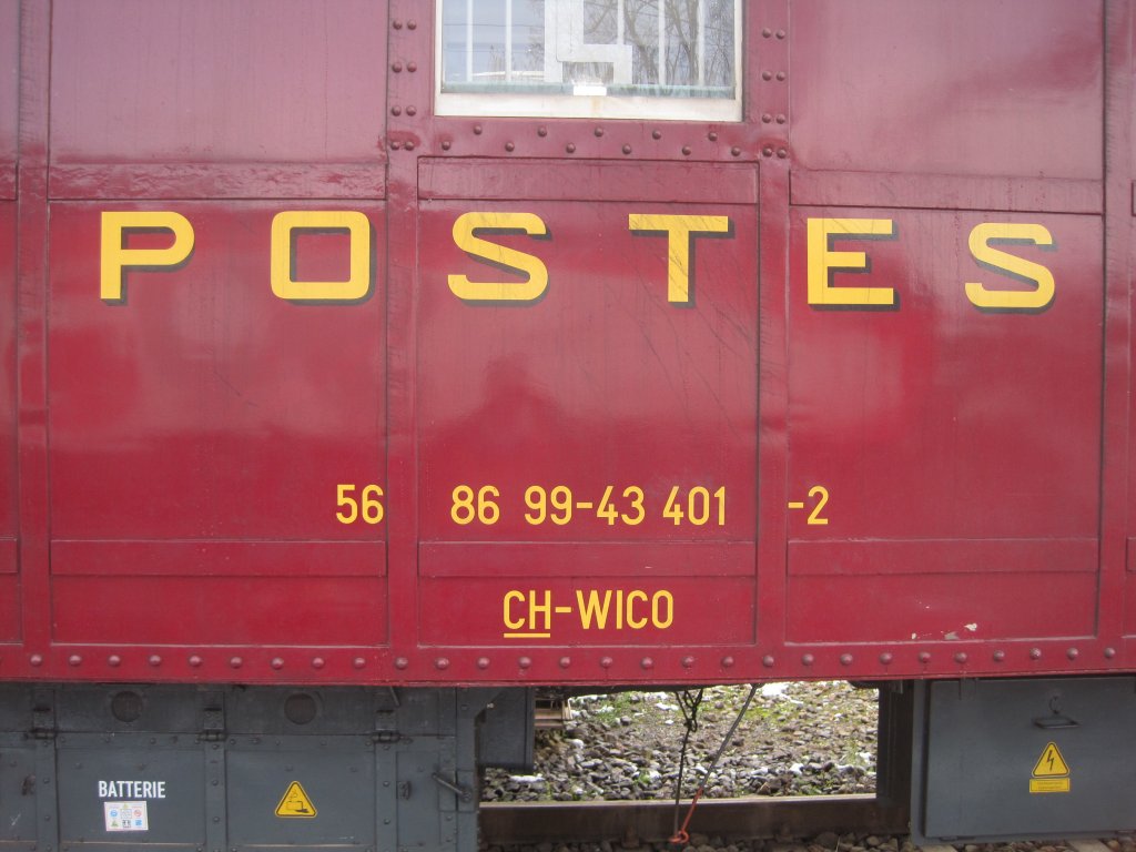 Wagennummer des Postwagens der William Cook Rail in Samstagern.
Die Nummer ist allerdings falsch, sie msste 56 85 99-43 401-2
lauten, passend zum Lnderkrzel CH.
Aufgenommen am 25.11.2010
