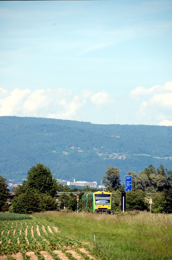 Waldbahn in Richtung Bayerisch Eisenstein, am 02.06.2010 kurz vor Pankofen.