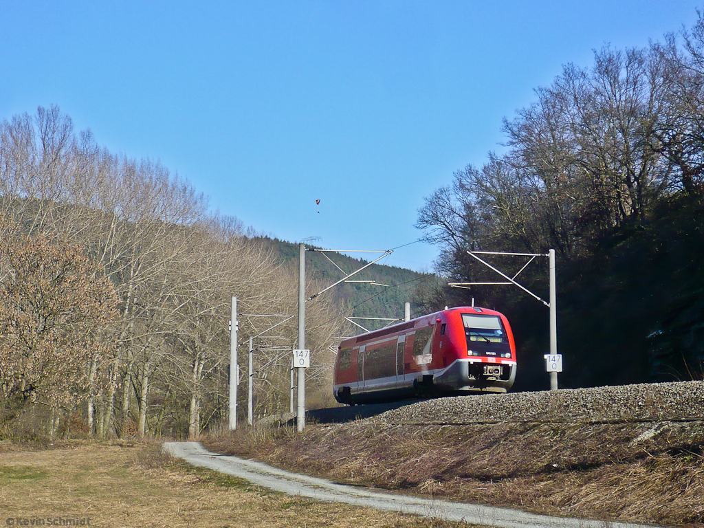 Walfisch 641 021 von Blankenstein (Saale) nach Saalfeld (Saale) fährt seinem nächsten (Bedarfs-)Halt Breternitz entgegen (26.02.2011)