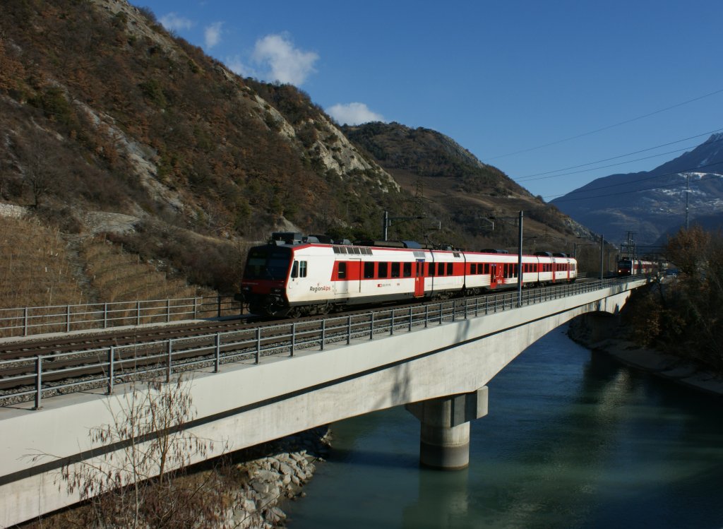 Walliser Domino auf und kurz vor der Rhonebrcke bei Leuk am 21. Jan. 2011