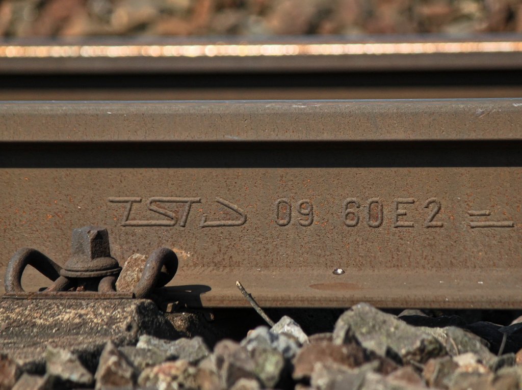 Walzzeichen der August Thyssen-Htte in Bruckhausen, gesehen am 27.03.2013 an der KBS 480 bei Aachen.