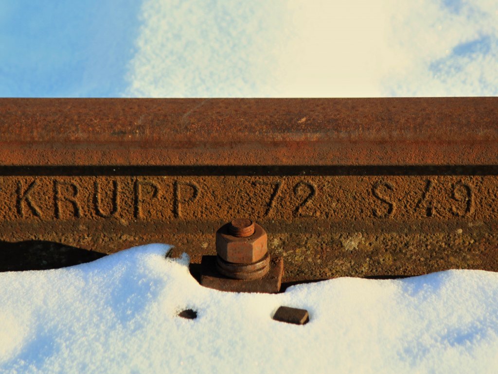 Walzzeichen der Friedrich Krupp AG aus Essen auf einer Schiene in Aachen West. (06.02.2012)