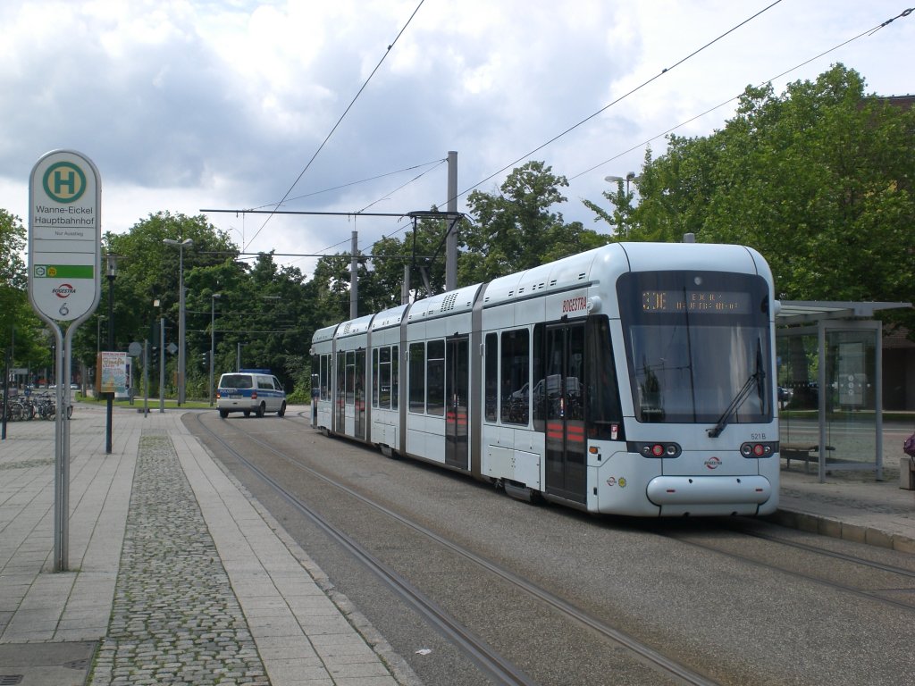 Wanne-Eickel: Straenbahnlinie 306 nach Bochum Hauptbahnhof am Hauptbahnhof Wanne-Eickel.(18.7.2012) 