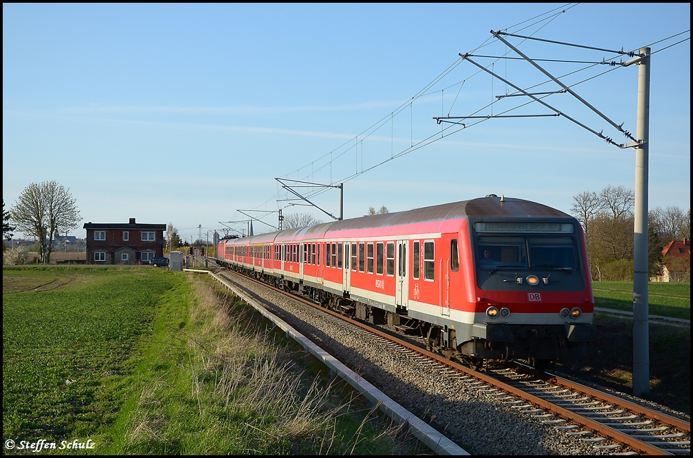 Warnem�nde Express am 17.04.2011 kurz hinter Rostock auf dem Weg in Richtung Kavelstorf.