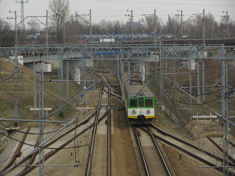 Warszawa-Aleje Jerozolimskie, 28.03.2010. EN57-1540 als KM-12261 nach Radom.