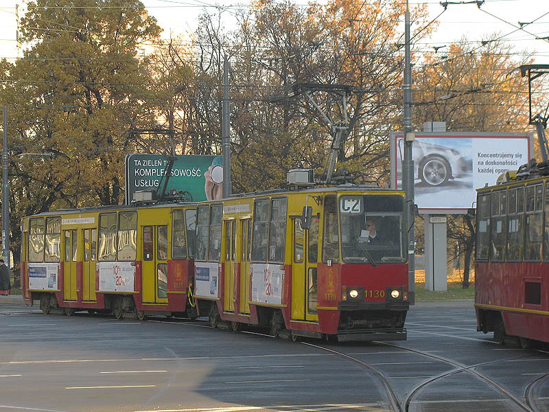 Warszawa, ul. Okopowa, 31.10.2010, Garnitur 105Na-1130+1131 als ein Zug der Sonderlinie C2 whrend Allerheiligen-Wochenende.