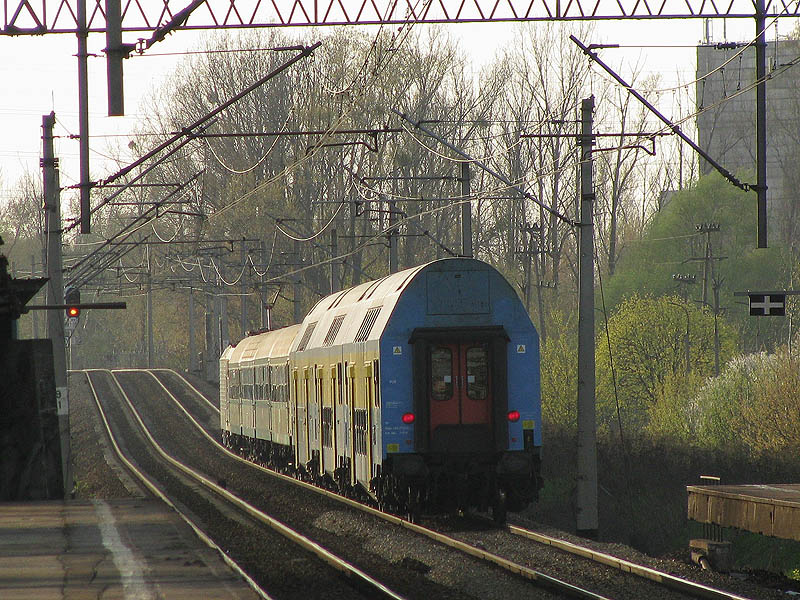 Warszawa Ursus P�łnocny, 17.04.2010. Nach der Trauerveranstalltung IR-18123  Mewa  etwas l�nger und sp�ter als gew�hnlich.