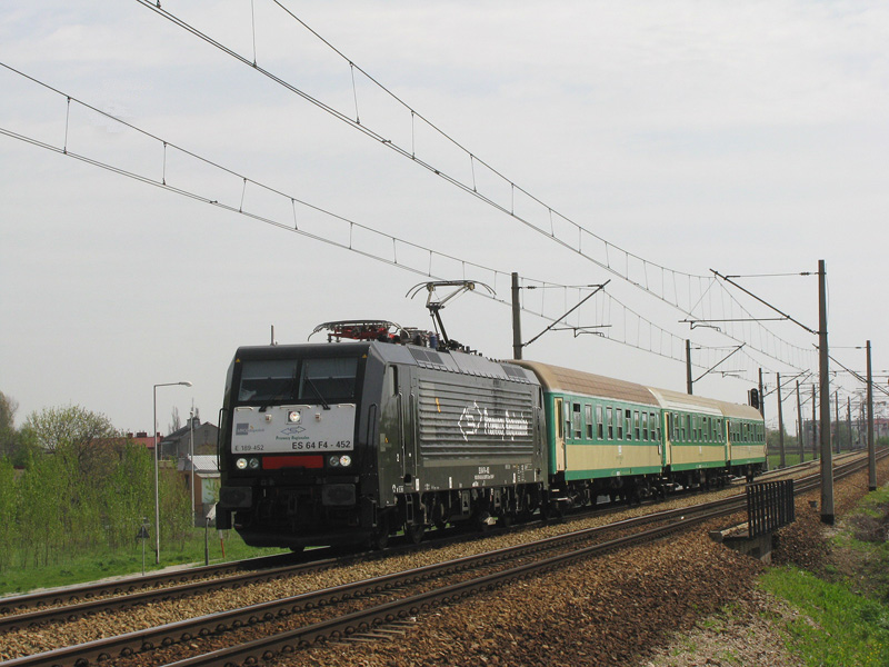 Warszawa Ursus Płnocny, 30.04.2010, E189-452 mit IR-17121  Mazowsze  nach Poznań Głwny
