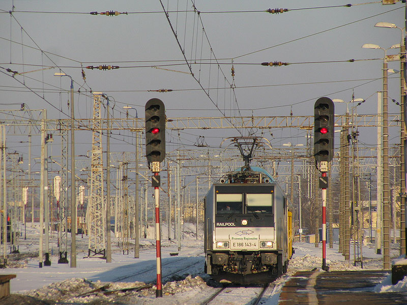 Warszawa Wschodnia, 5.02.2010, E186 143-4 mit IR 13129  WOŚP  nach Rzeszw Głwny