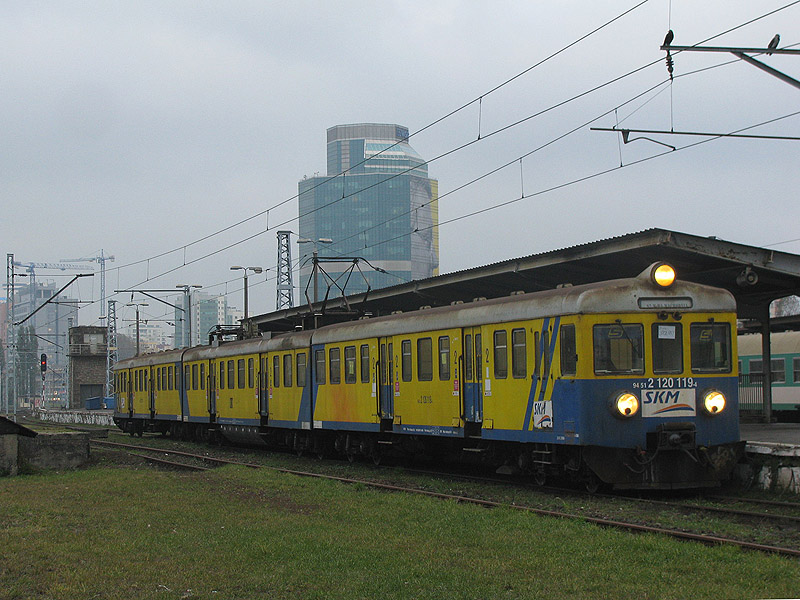 Warszawa Zachodnia, 19.10.2010. EN57-1718 als eine S-Bahn der Ersatzlinie zS2 nach Warszawa Odolany.