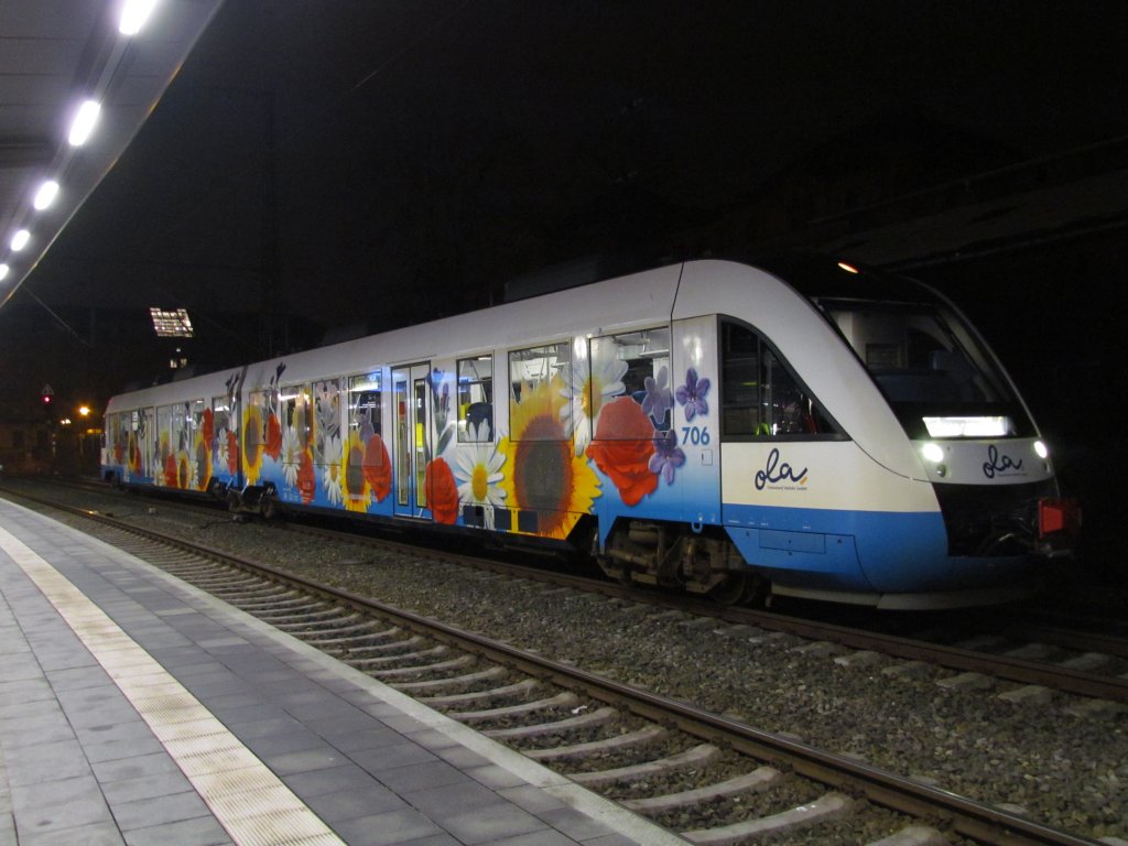 Warten auf neue Zugleistungen am 18.02.2013 im Bahnhof Schwerin Hbf VT 706 der OLA Schwerin