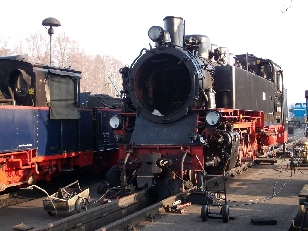 Wartungsarbeiten am Morgen vom 08.April 2010 an 99 1784 in Putbus.