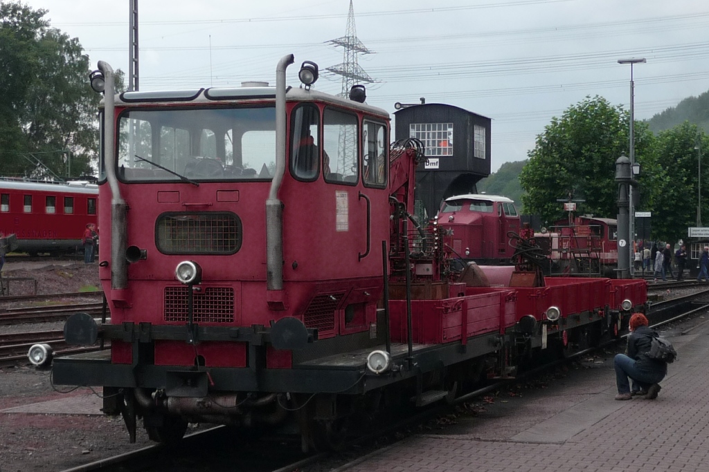 Was w�re wenn... 
...Bauz�ge auch so rot wie V9 und K�f II w�ren? Kleines Farbexperiment mit Nebenwirkung, der Tunnelmesswagen im Hintergrund wurde auch rot...