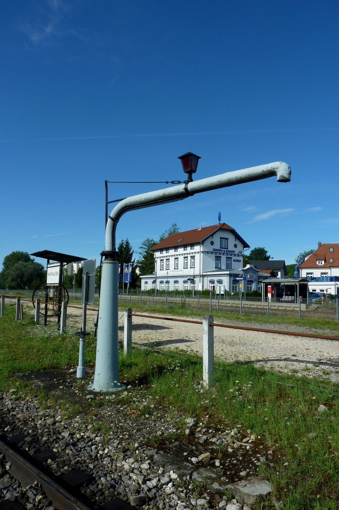 Wasserkran der  chsle -Bahn im Bahnhof Warthausen, Aug.2012