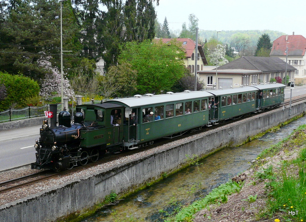 WB - Dampfzug mit Lok G 3/3 5 unterwegs bei Niederdorf am 05.05.2013
