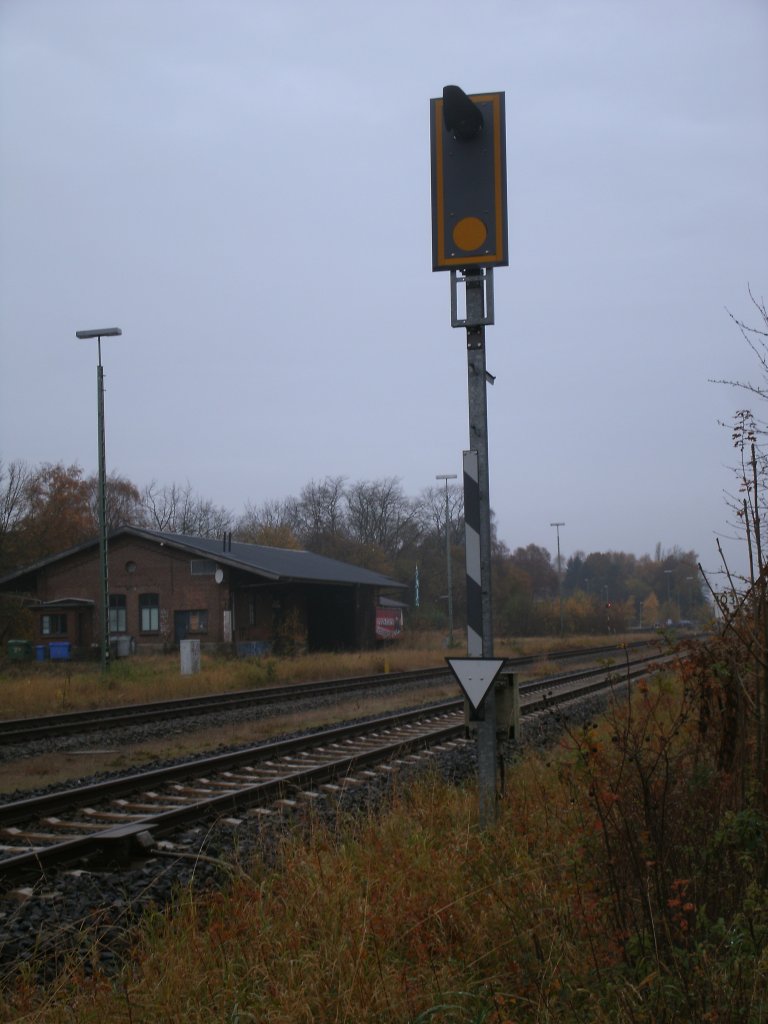 Wegbergangssignal fr den Bahnbergang Burgfeldstrae,am 18.November 2012,in Bad Segeberg.