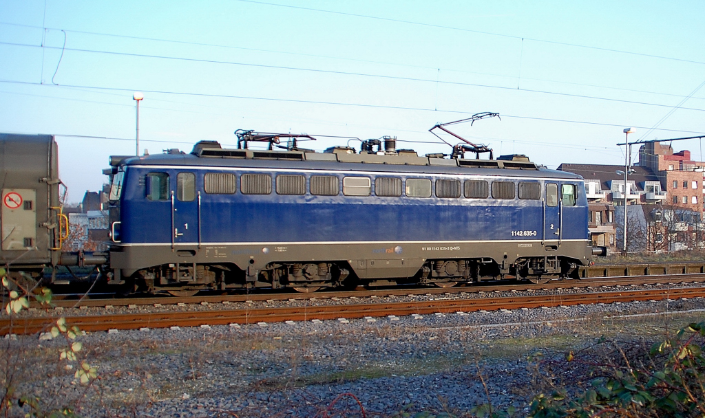 Wegen Bauarbeiten an der KBS 495 ist die Northrail 1142 635-3 gezwungen durch Rheydt zu fahren, um nach Kln zu kommen. 2.3.2011